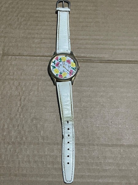 Hot club ladies flower faced quartz watch